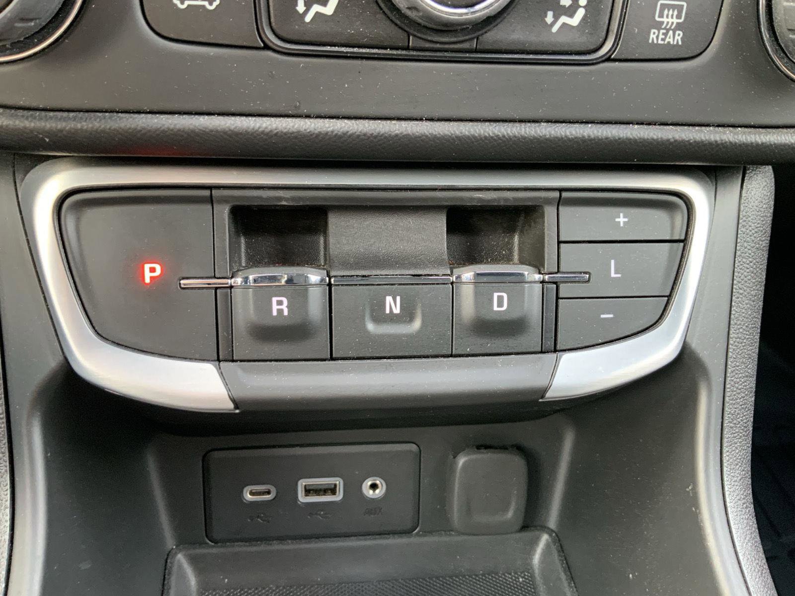 Used 2022 GMC Terrain SLE w/ Elevation Edition image 39