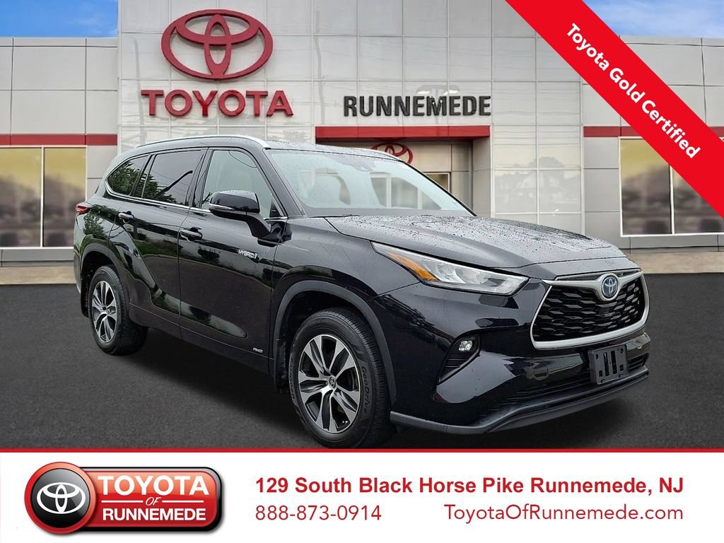 Certified 2020 Toyota Highlander XLE AWD/4WD image 1