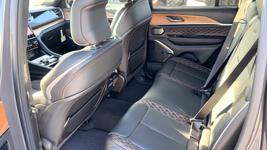 New 2025 Jeep Grand Cherokee Summit AWD/4WD image 11