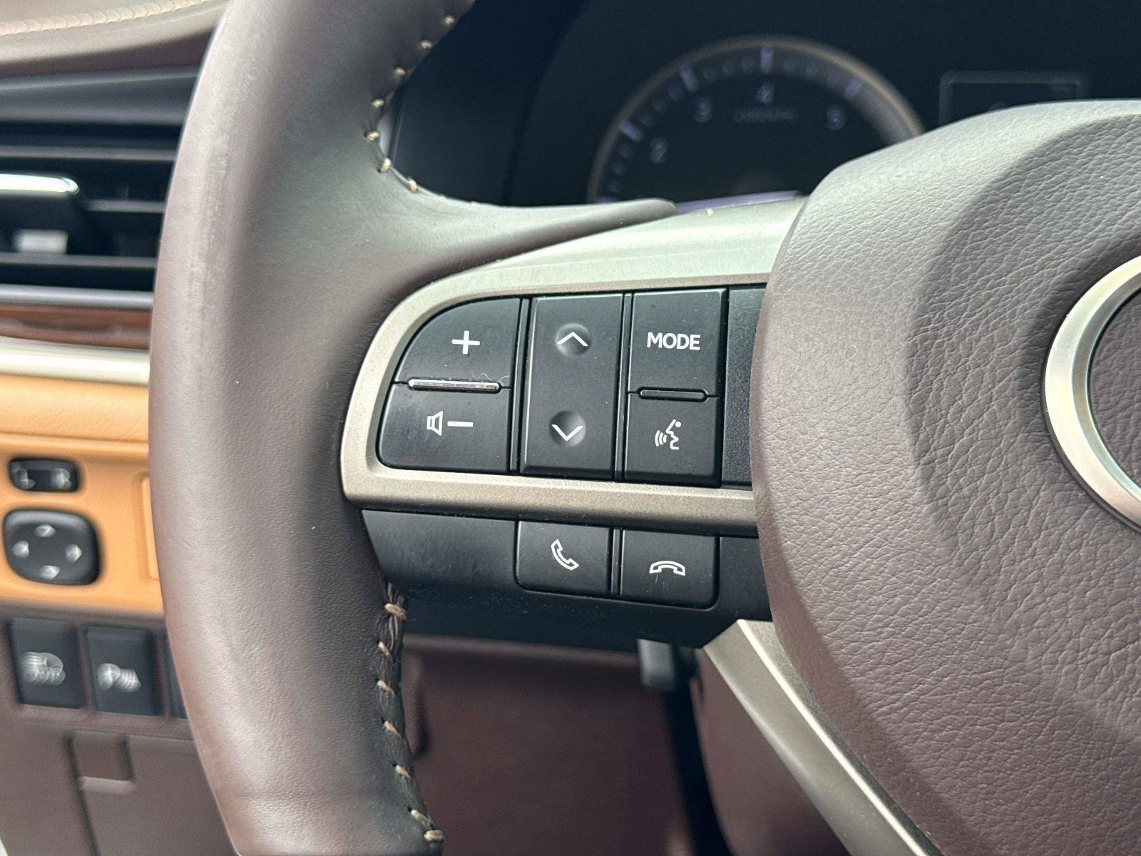 Used 2016 Lexus ES 350 w/ Luxury Package w/Wood Trim FWD image 30