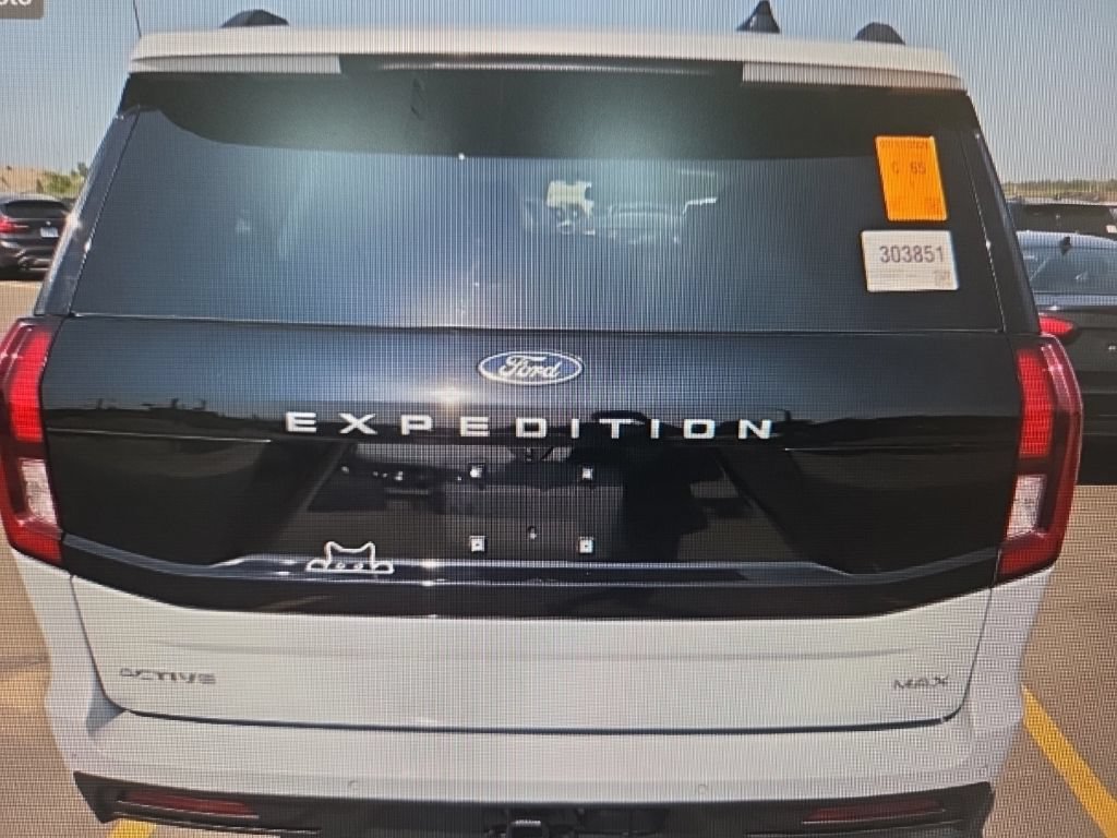 Used 2025 Ford Expedition Max Active AWD/4WD image 6