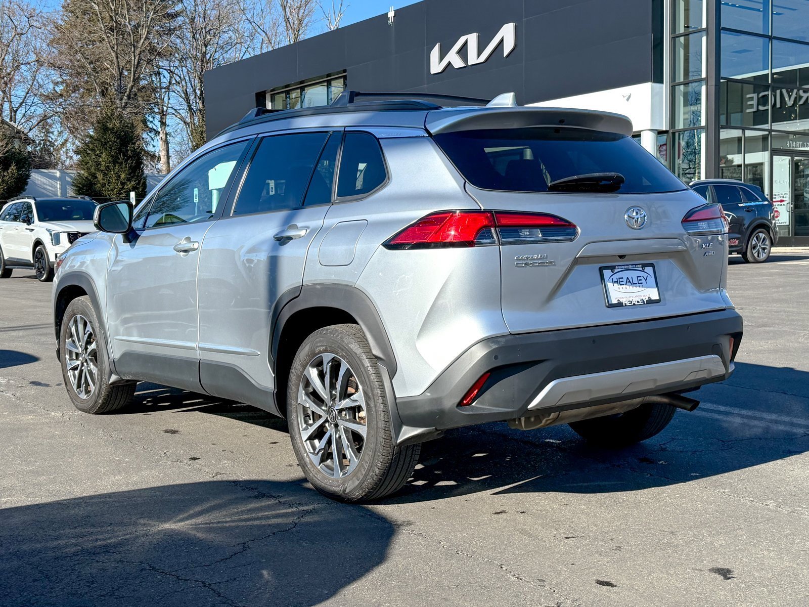 Used 2022 Toyota Corolla Cross XLE w/ Convenience Package image 5