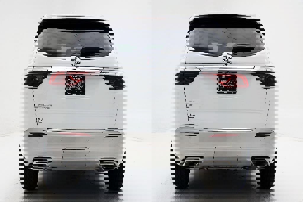 Used 2023 Buick Enclave Essence image 8