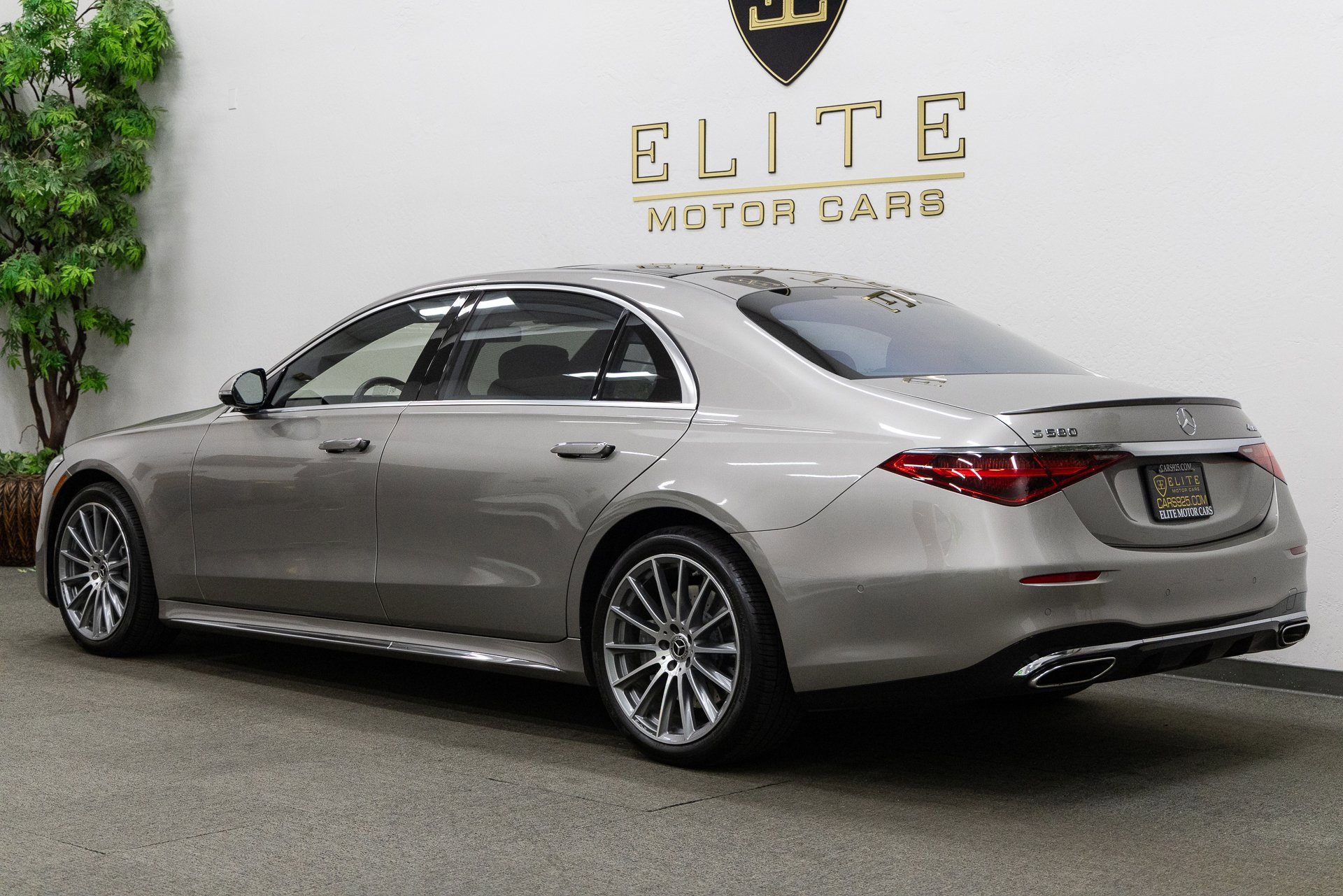 Used 2021 Mercedes-Benz S 580 4MATIC Sedan image 3