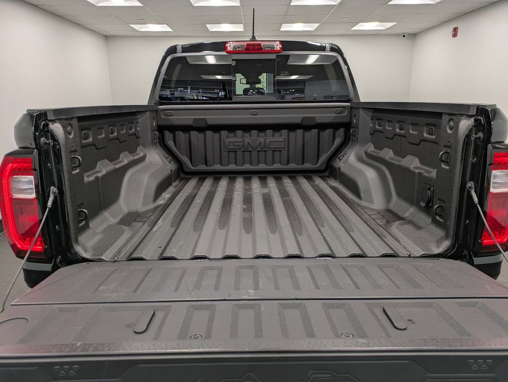 Used 2025 GMC Canyon Denali image 25