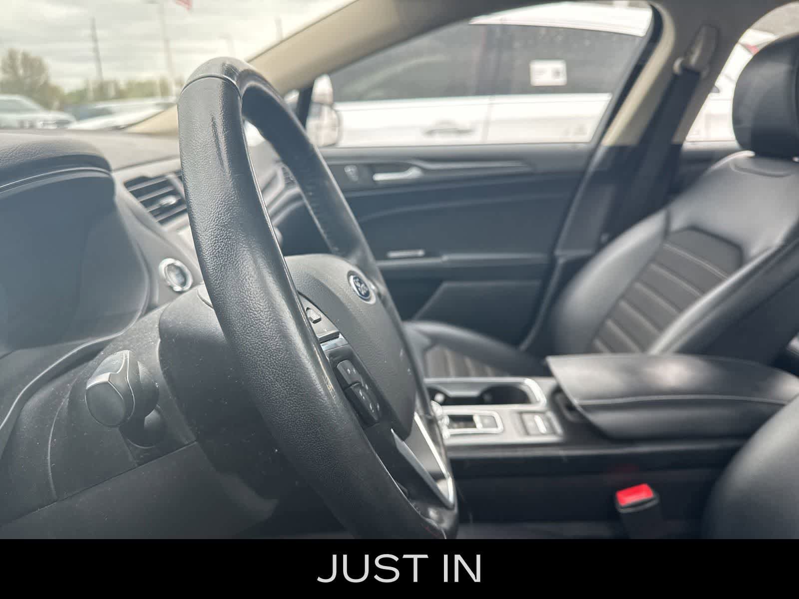 Used 2018 Ford Fusion SE w/ Equipment Group 601A FWD image 1
