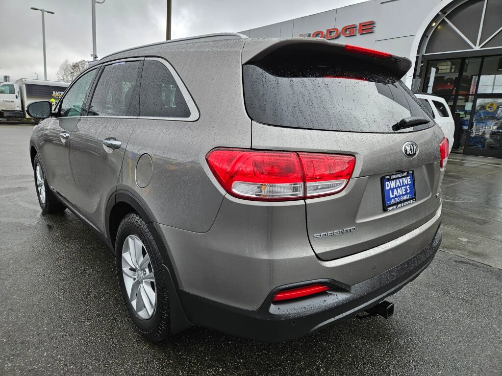Used 2018 Kia Sorento LX image 3