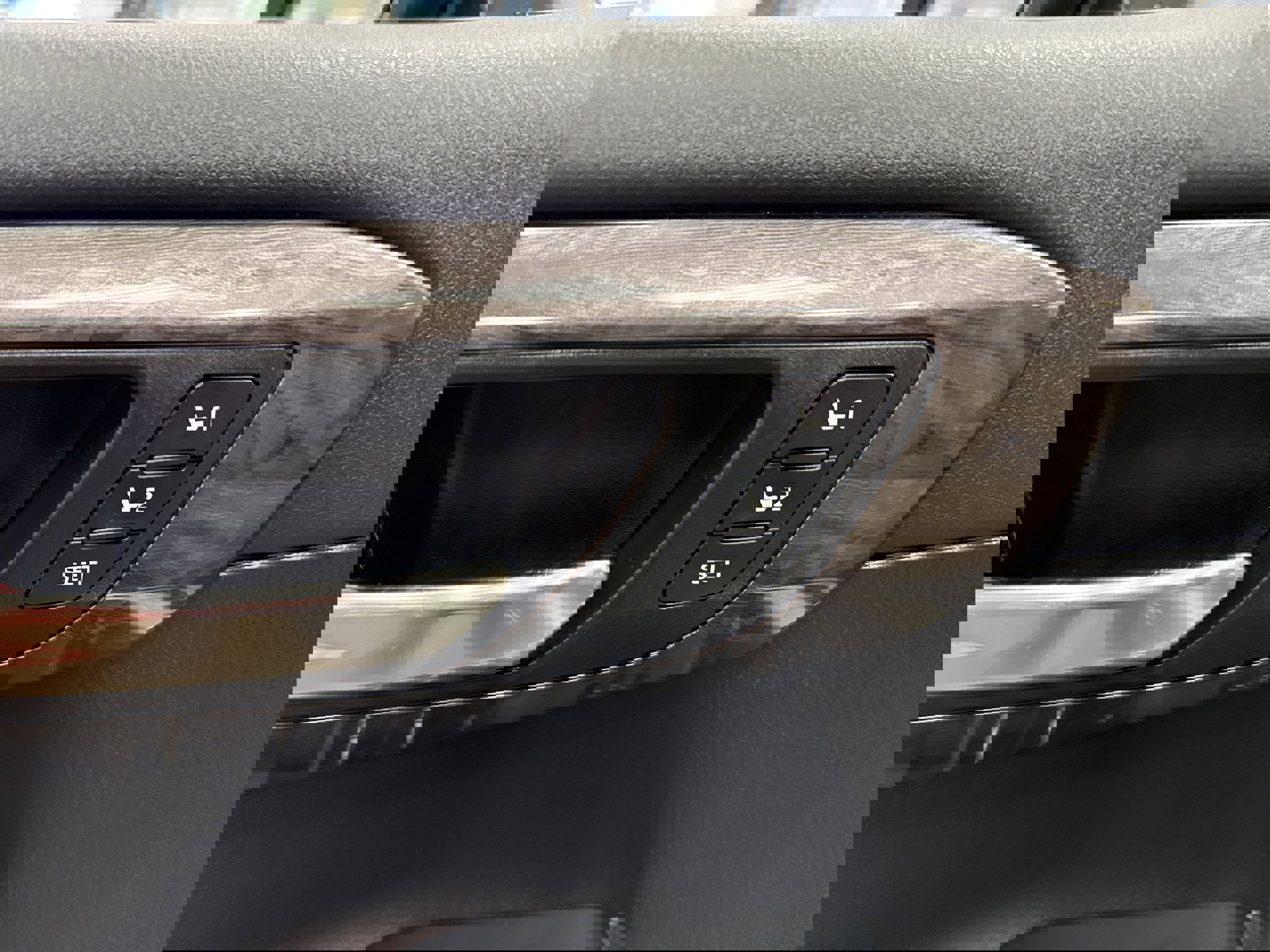 Used 2023 Toyota Highlander Limited image 31