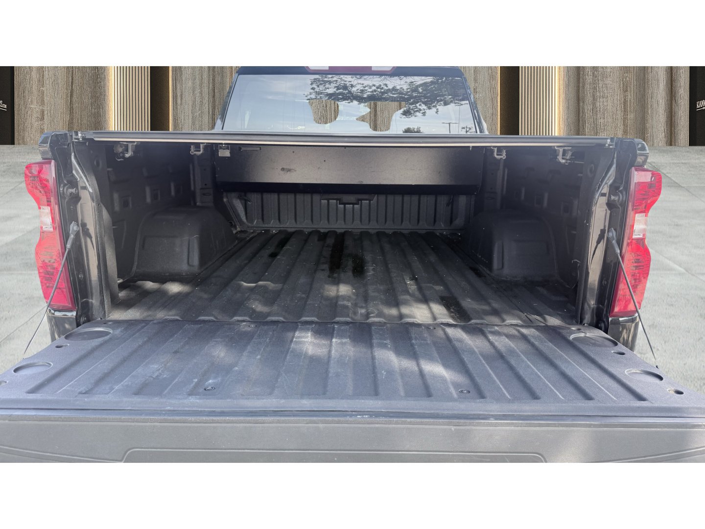 Used 2023 Chevrolet Silverado 1500 LT w/ Z71 Off-Road Package AWD/4WD image 14