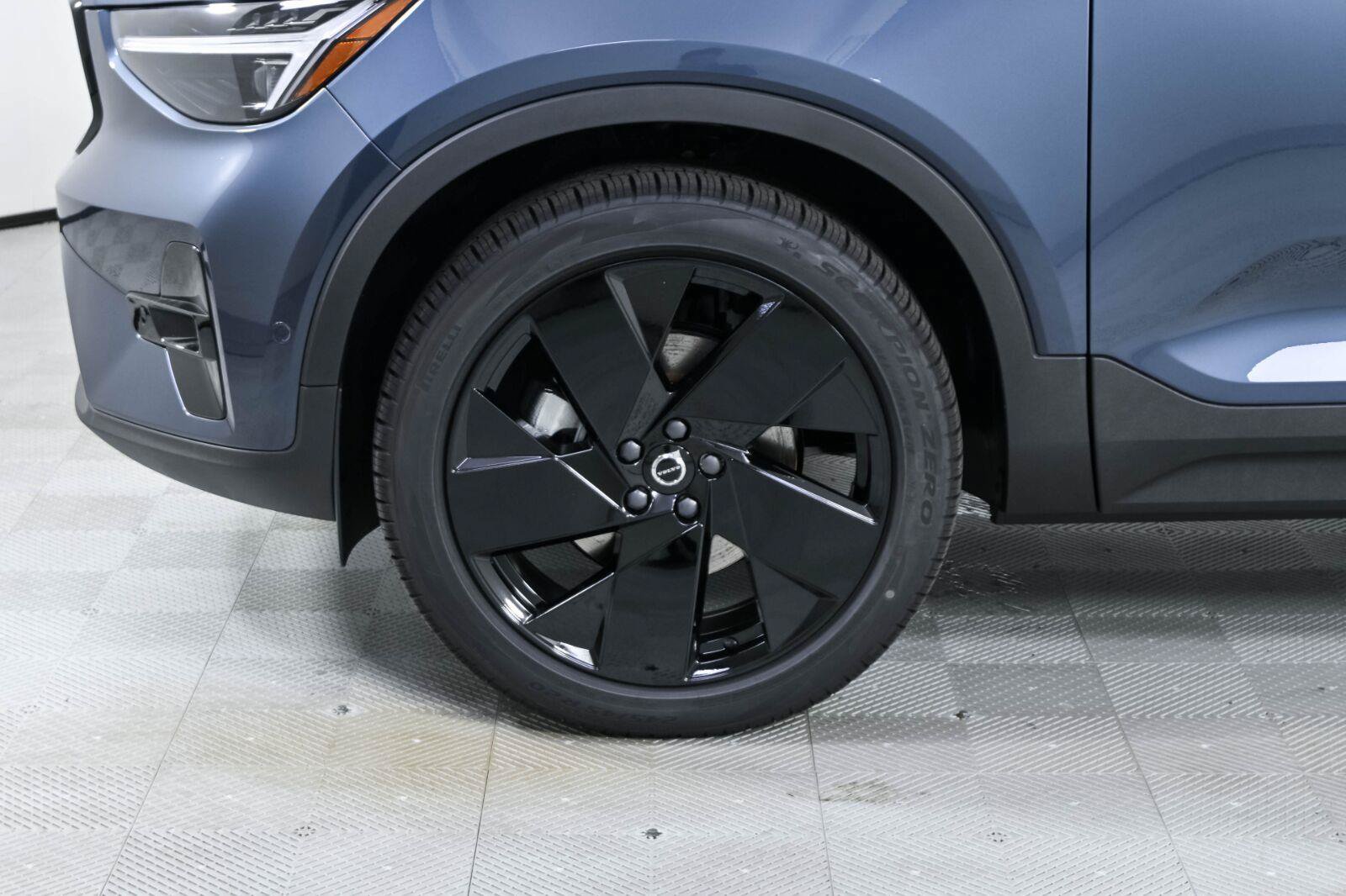 New 2026 Volvo XC40 B5 Ultra w/ Protection Package Premier AWD/4WD image 38