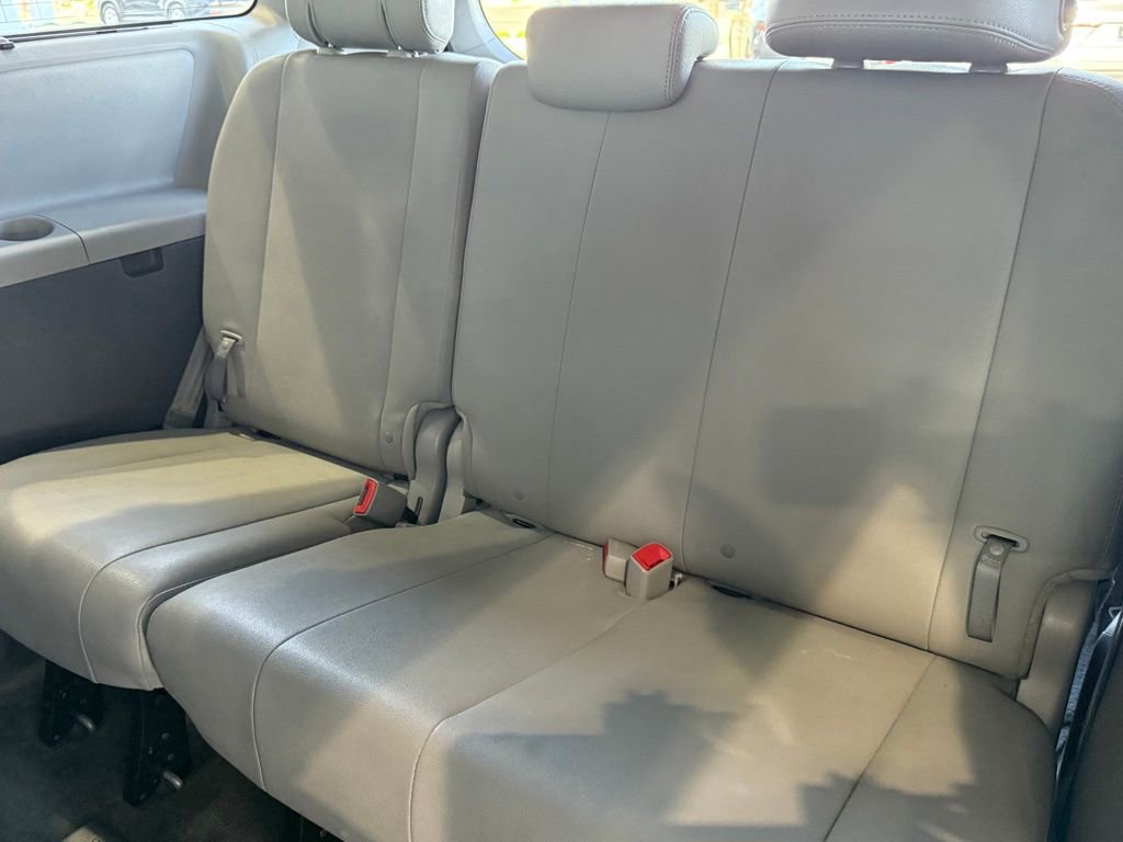 Used 2015 Toyota Sienna XLE w/ XLE Navigation Package image 34