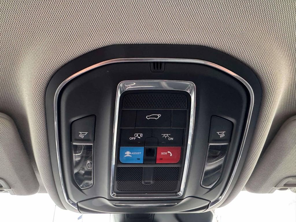 Used 2024 Jeep Grand Cherokee Limited image 23