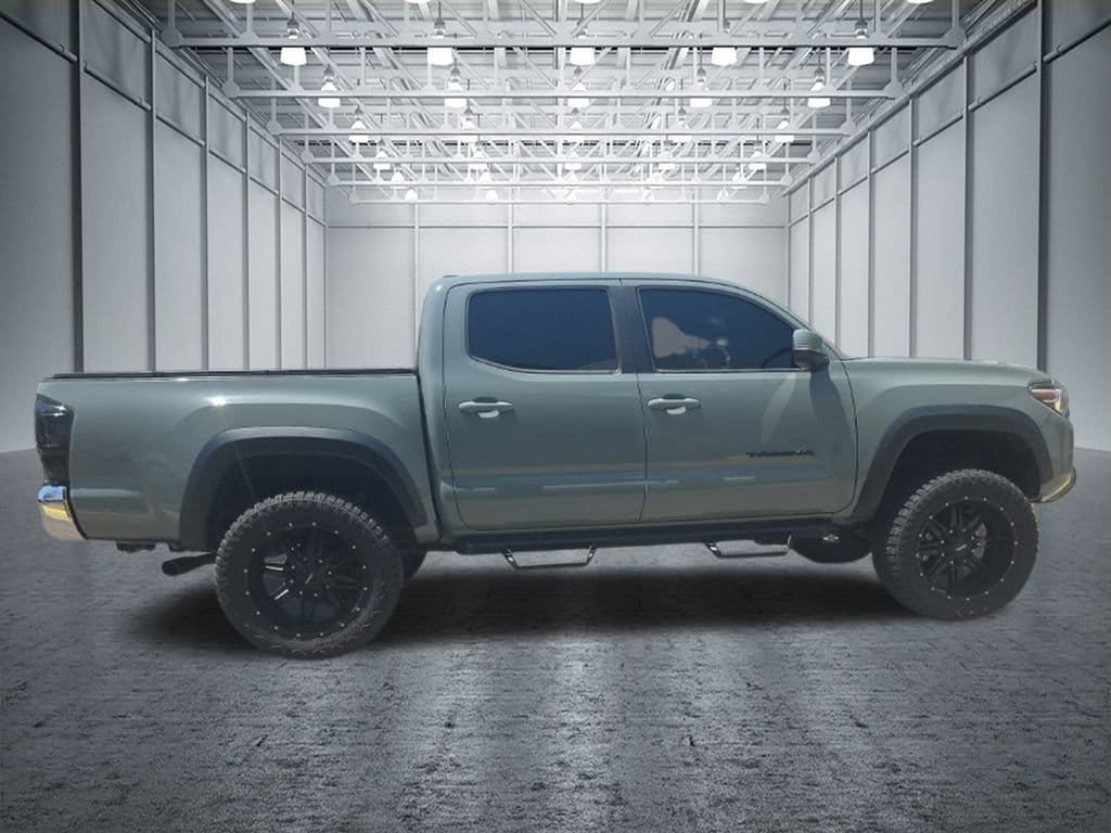 Used 2022 Toyota Tacoma TRD Off-Road w/ Black Out Package (TMS) AWD/4WD image 7
