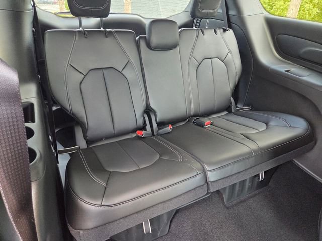 New 2026 Chrysler Pacifica Select FWD image 17
