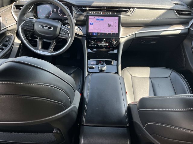 Used 2025 Jeep Grand Cherokee L Limited AWD/4WD image 17