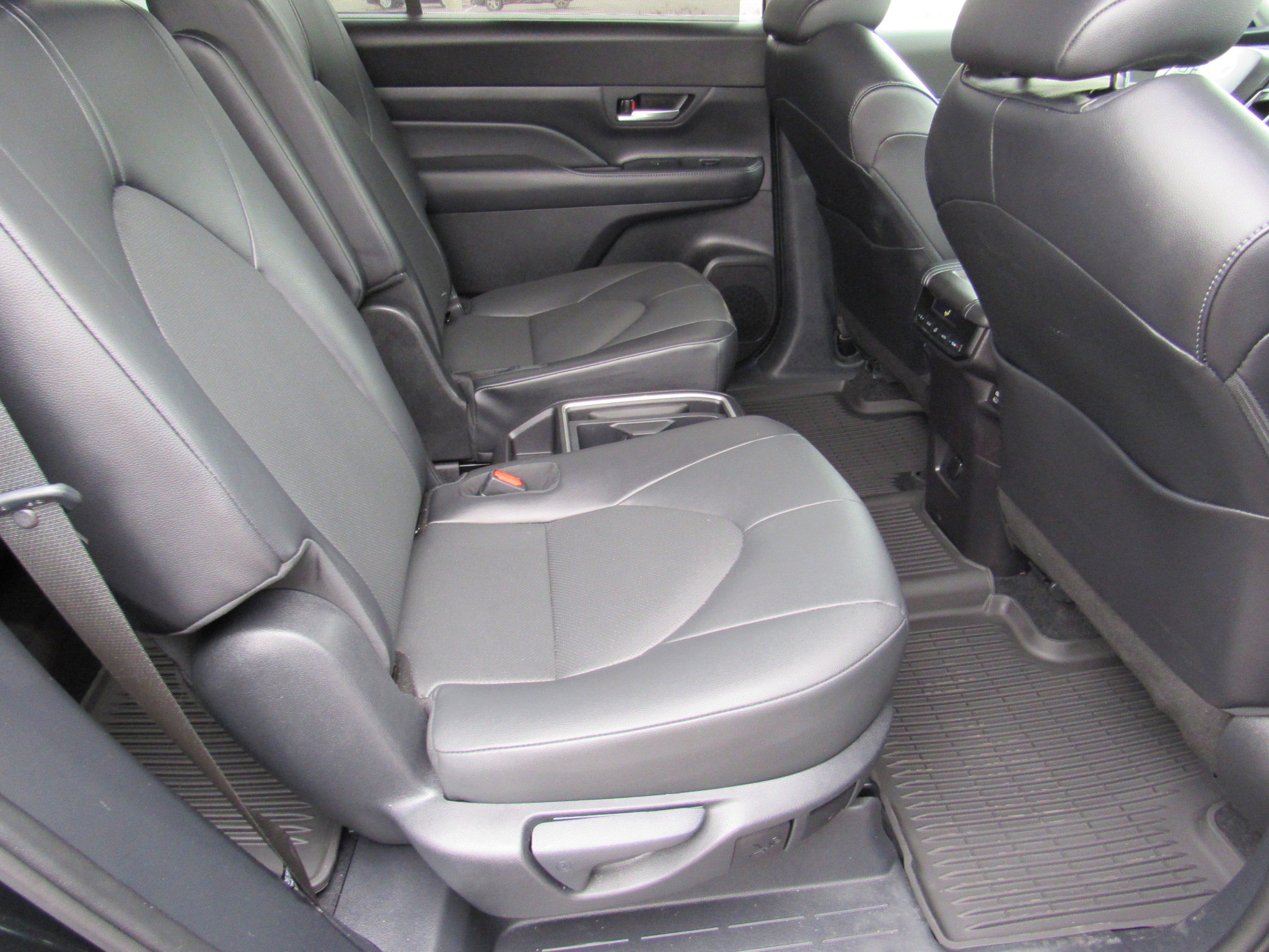 Used 2025 Toyota Grand Highlander XLE image 40