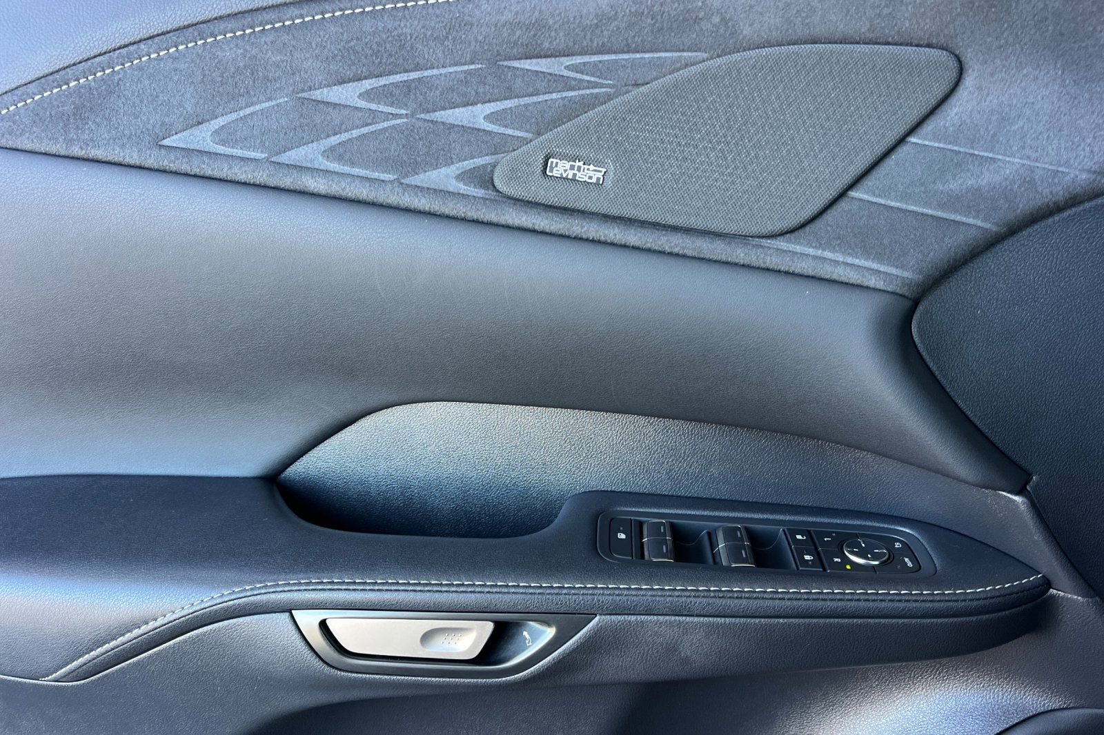 Used 2024 Lexus RX 450h AWD w/ Luxury Package image 12