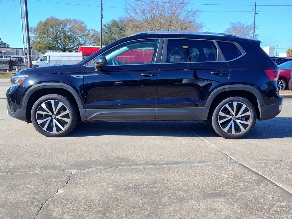 Used 2024 Volkswagen Taos SE image 4