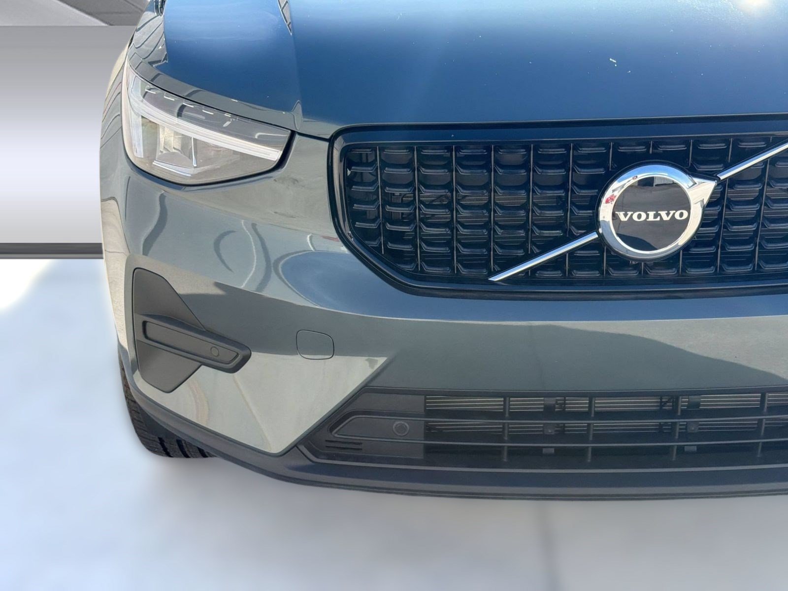 New 2026 Volvo XC40 B4 Core w/ Climate Package FWD image 12