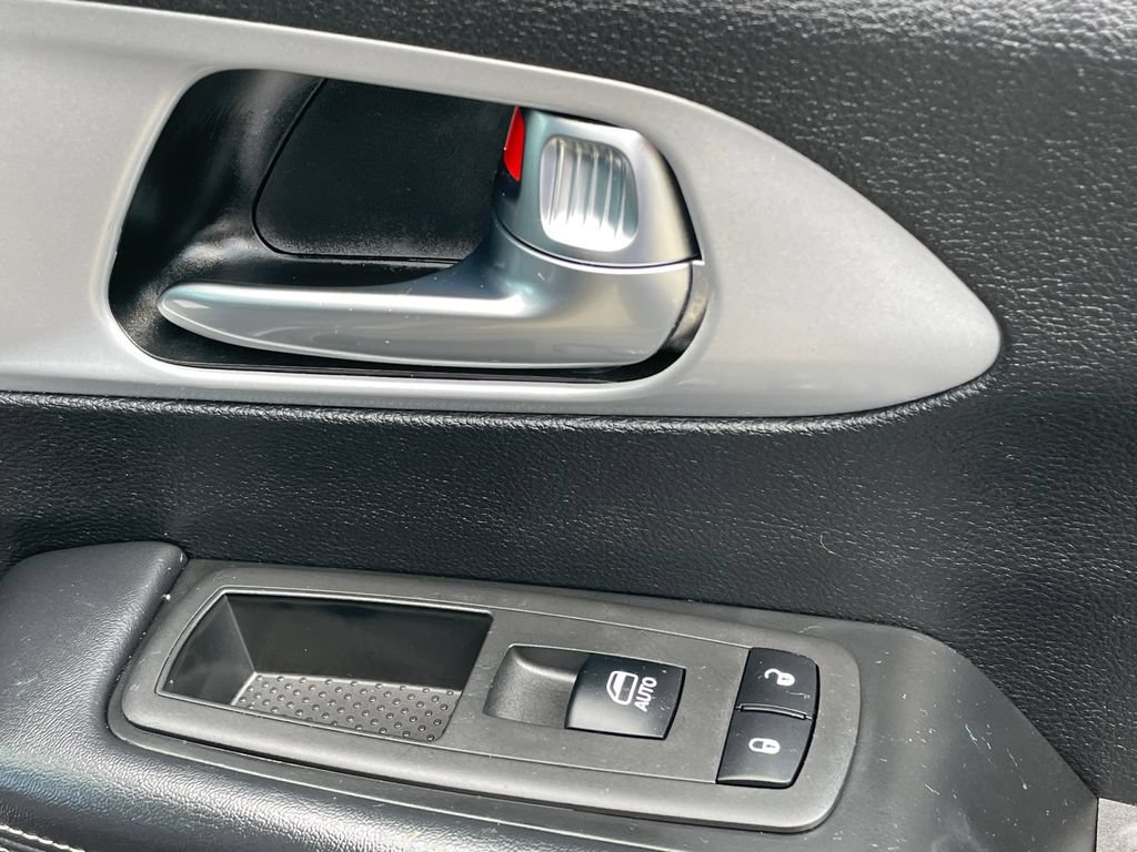 Used 2025 Chrysler Pacifica Limited FWD image 13