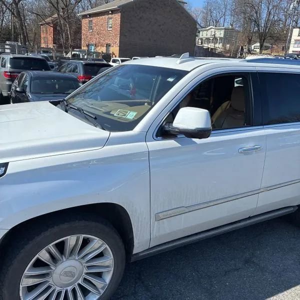 Used 2017 Cadillac Escalade Platinum AWD/4WD image 2