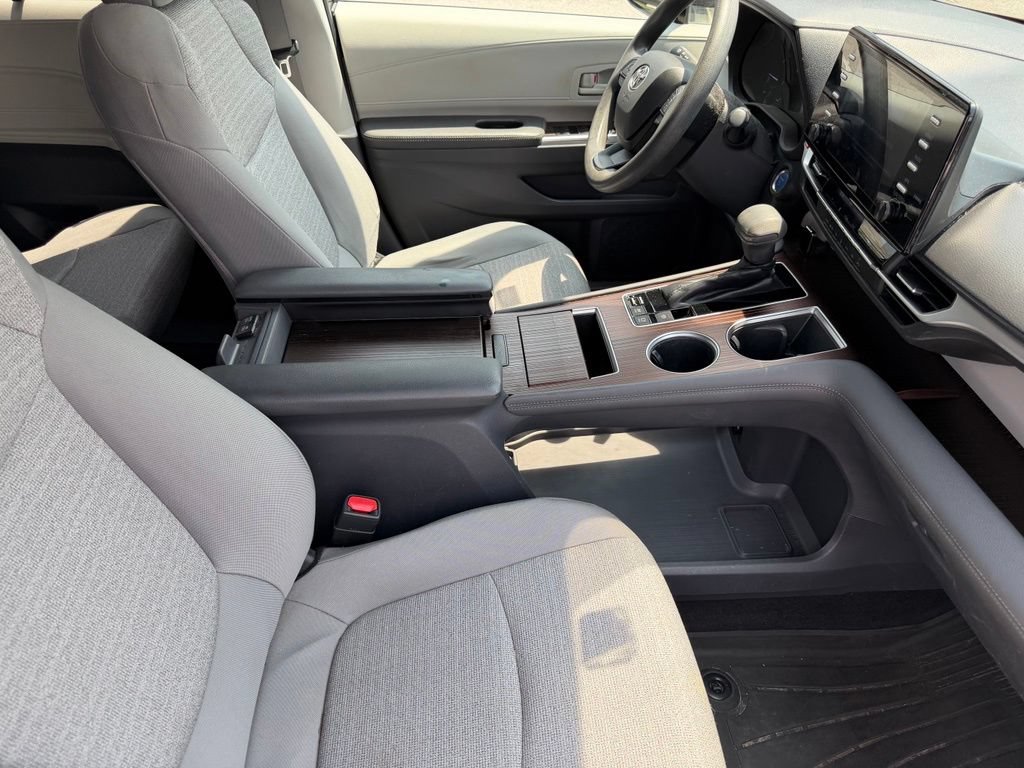 Used 2022 Toyota Sienna LE FWD image 19
