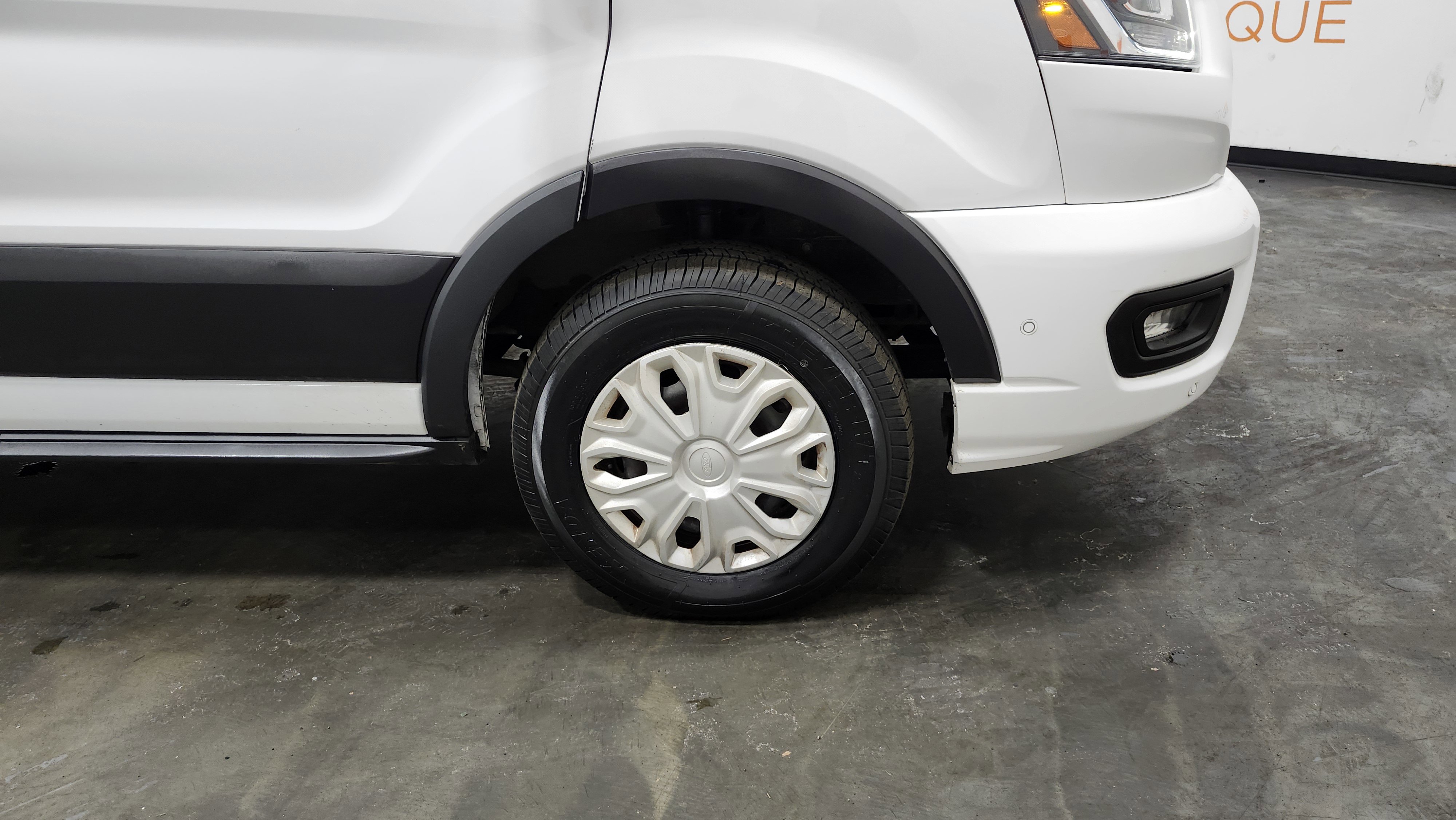 Used 2023 Ford Transit 350 XLT image 10