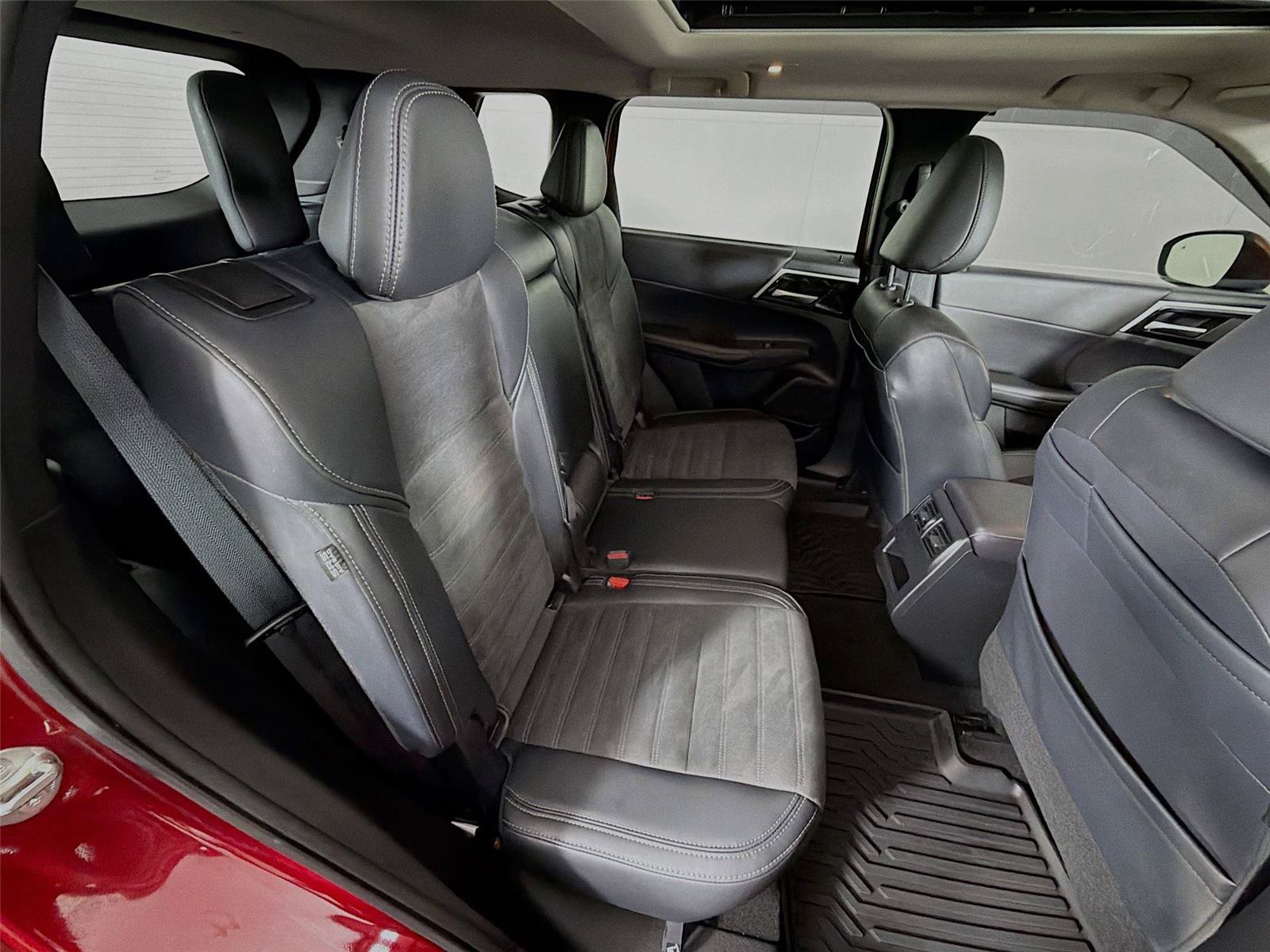Used 2024 Mitsubishi Outlander SE AWD/4WD image 30