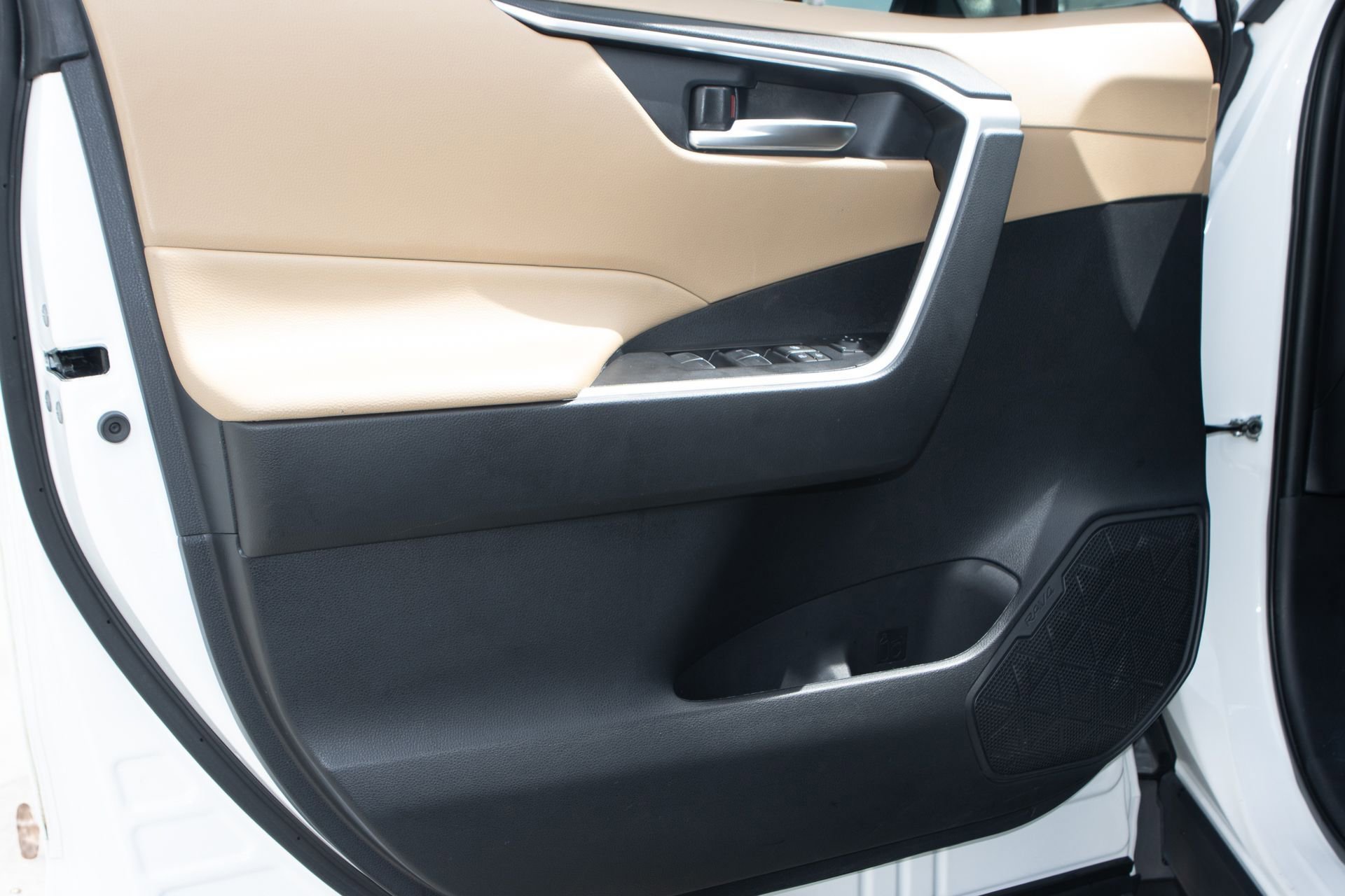 Used 2024 Toyota RAV4 XLE image 10