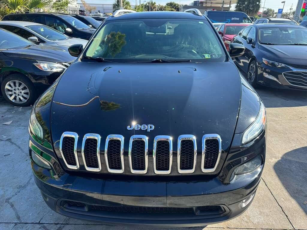 Used 2018 Jeep Cherokee Latitude image 1