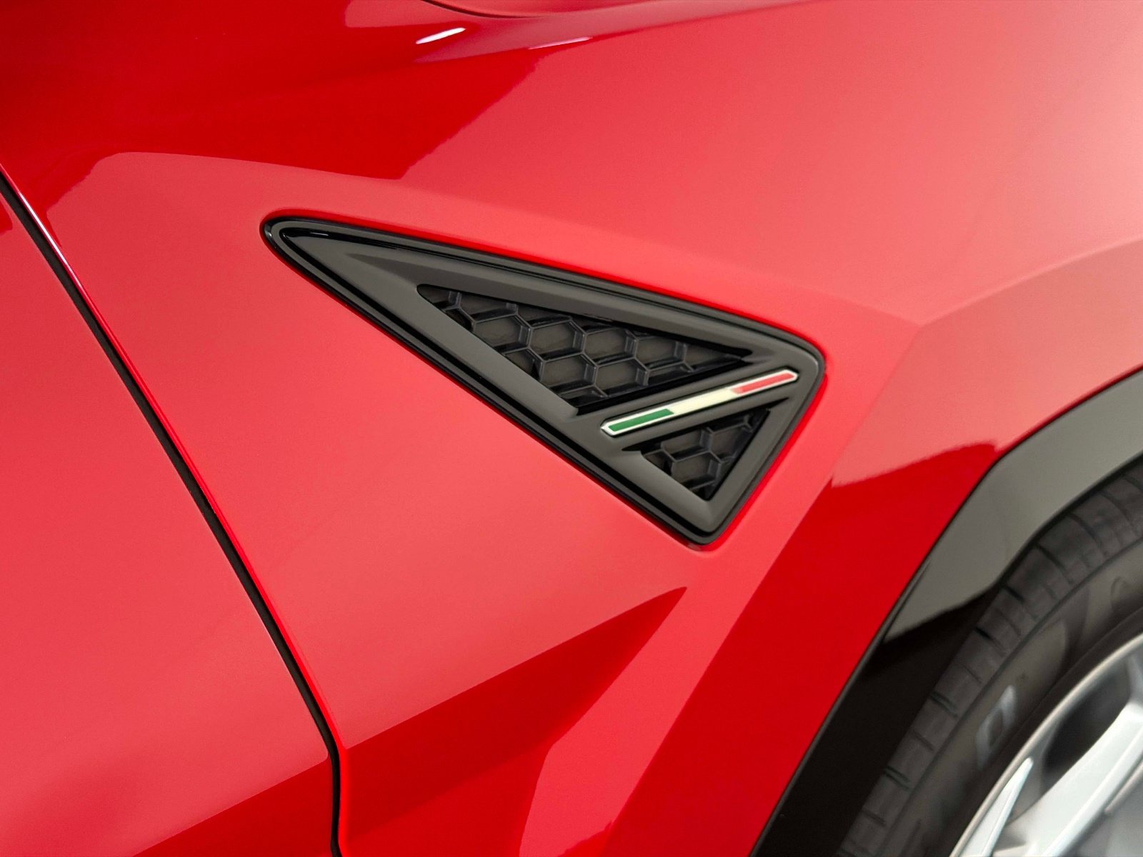 Used 2020 Lamborghini Urus AWD/4WD image 23