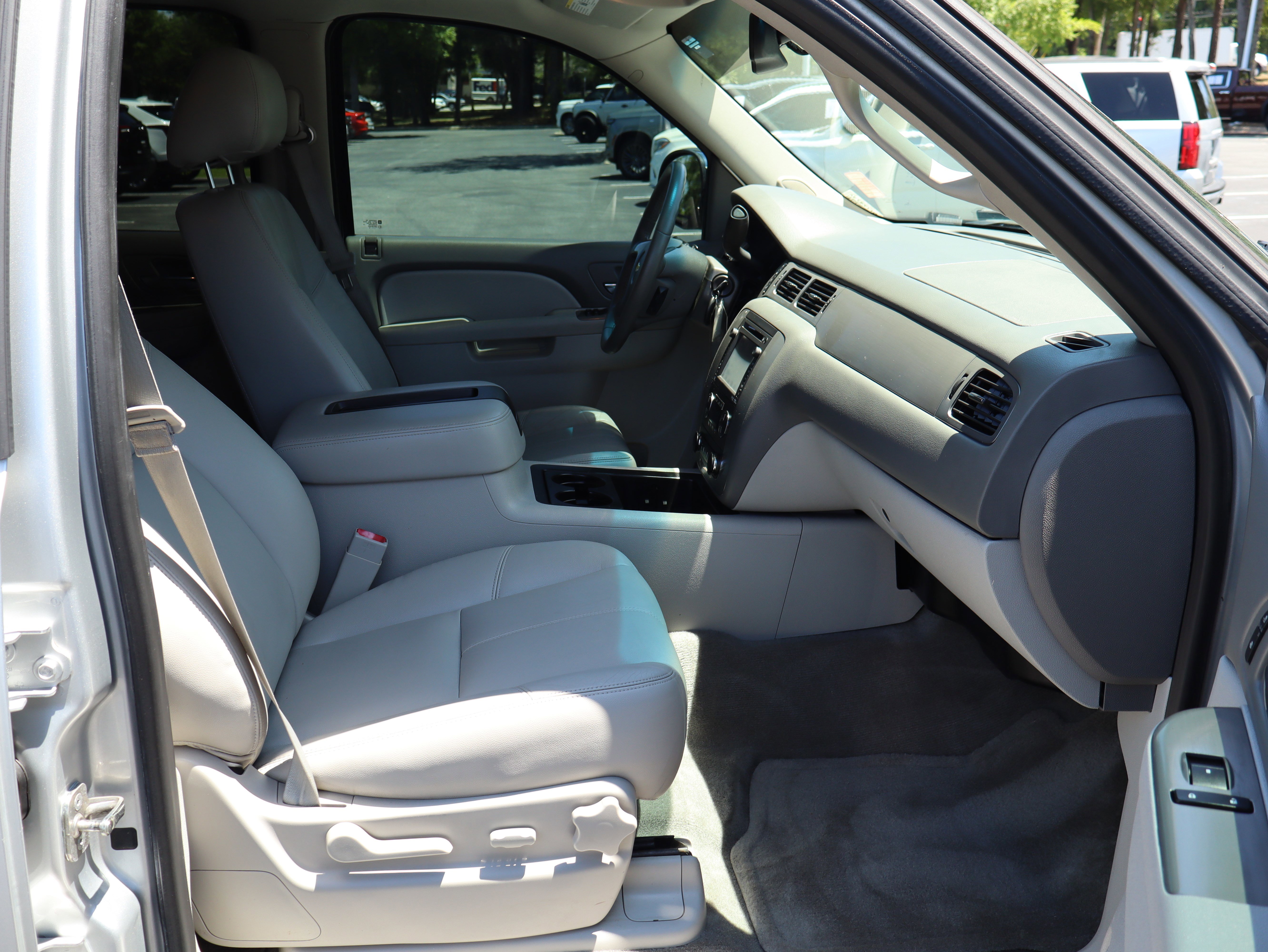 Used 2013 Chevrolet Avalanche LT AWD/4WD image 25