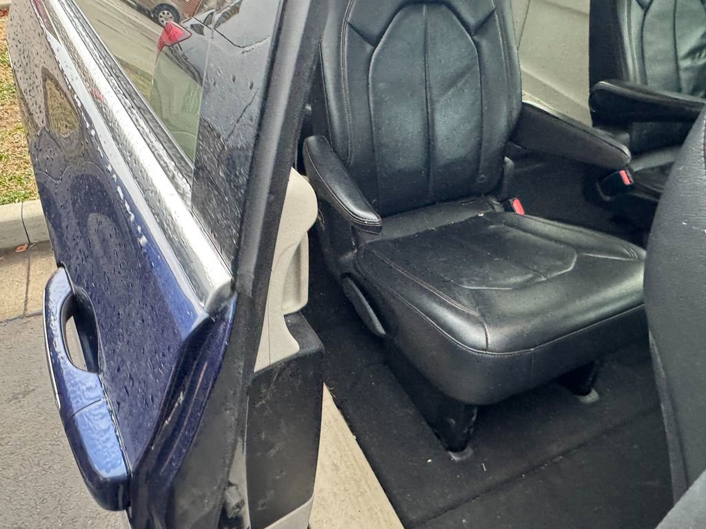 Used 2017 Chrysler Pacifica Touring-L w/ Tire & Wheel Group image 7