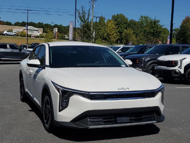New 2026 Kia K4 EX FWD image 3