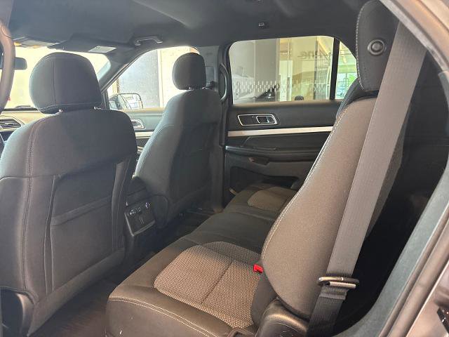 Used 2017 Ford Explorer XLT w/ Equipment Group 201A FWD image 11
