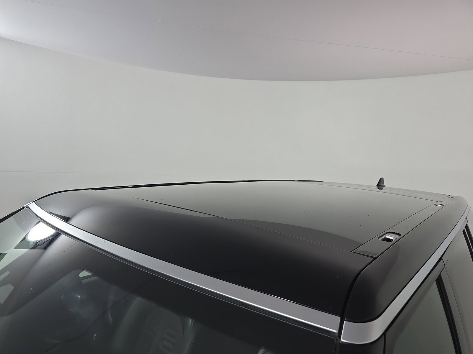 Used 2024 Rivian R1S Adventure AWD/4WD image 13