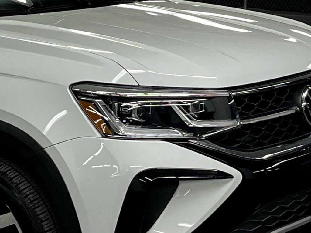 Used 2023 Volkswagen Taos SEL image 42