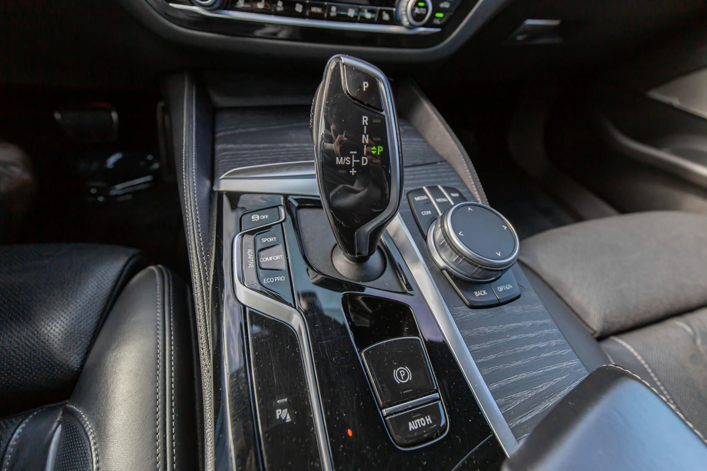 Used 2022 BMW M550i xDrive w/ Shadowloine Package image 25