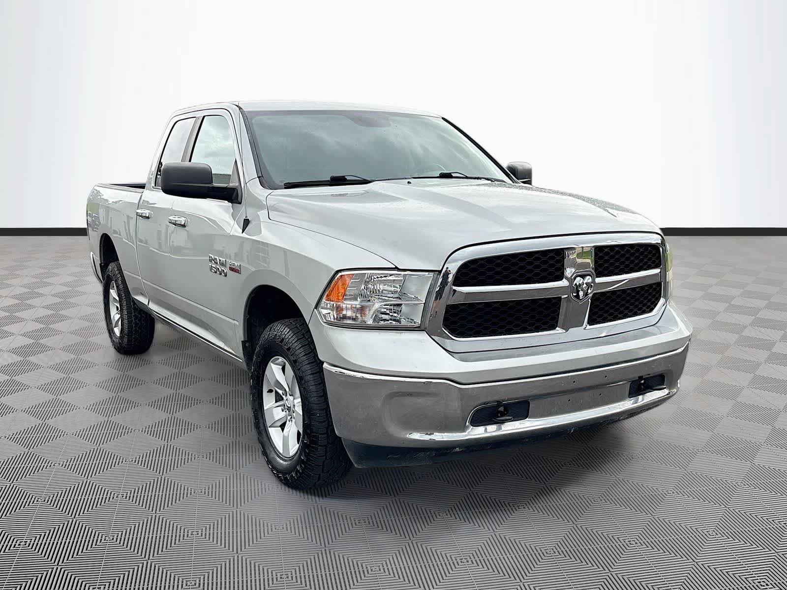 Used 2017 RAM 1500 Classic SLT RWD image 3