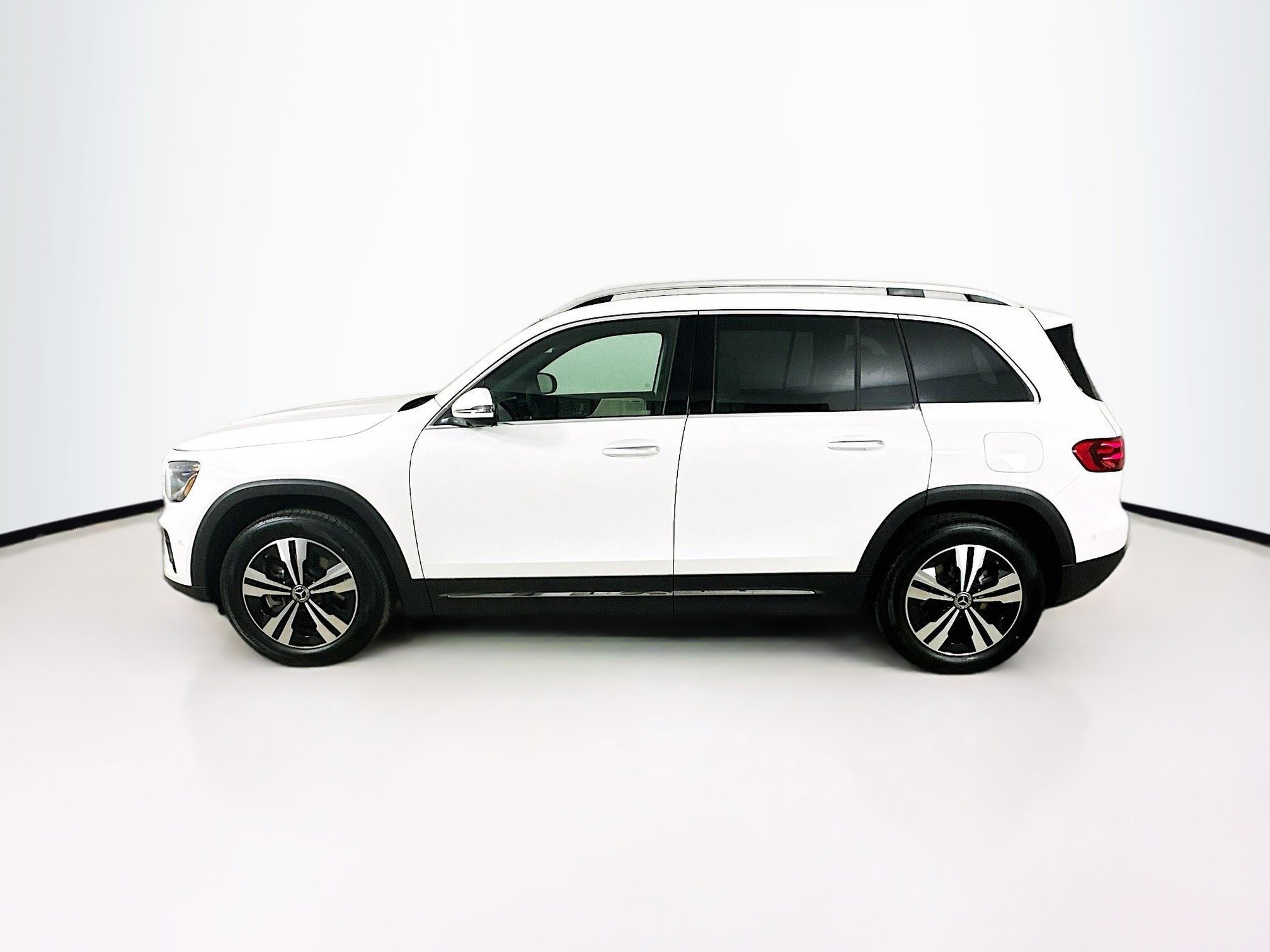 Certified 2025 Mercedes-Benz GLB 250 4MATIC image 4