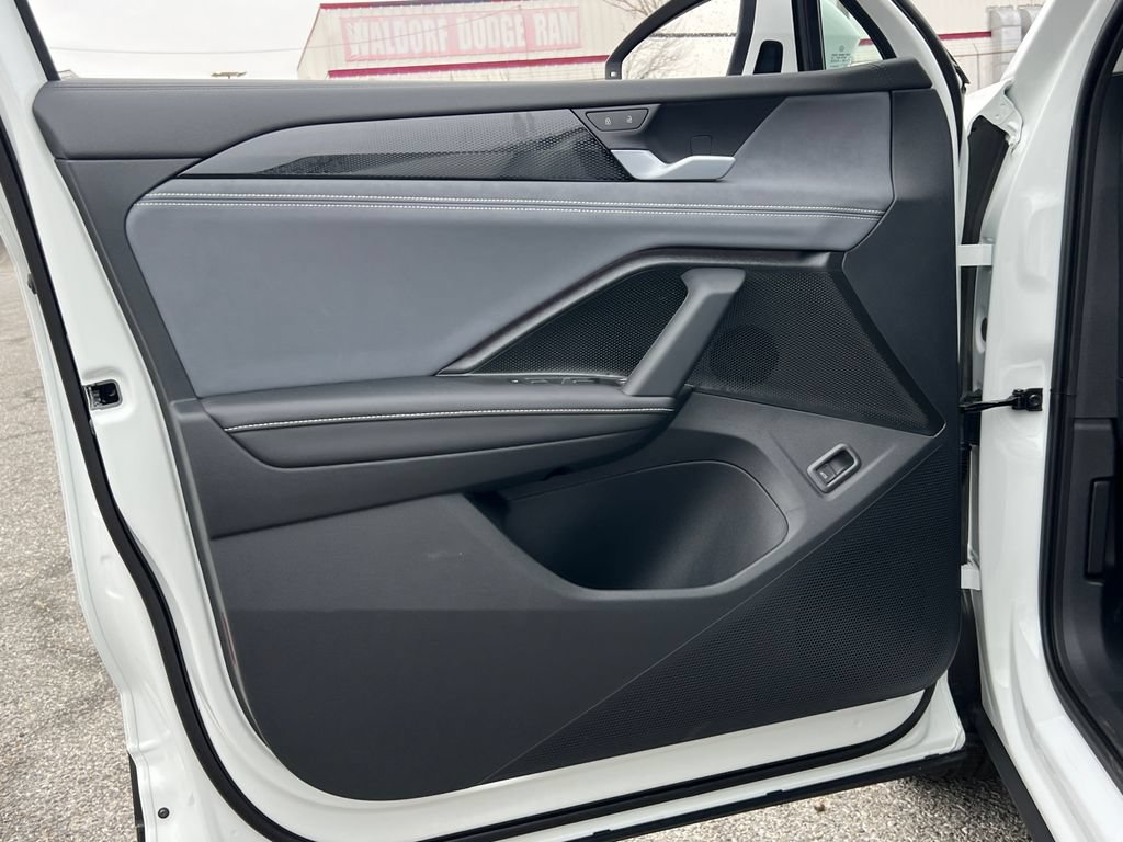 New 2026 Volkswagen Tiguan SE AWD/4WD image 17