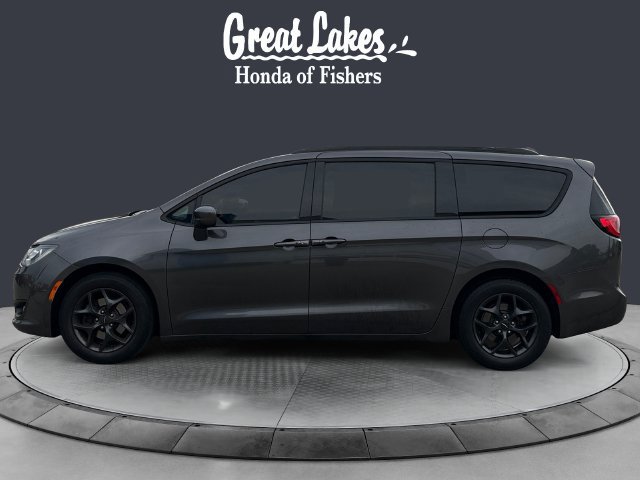 Used 2018 Chrysler Pacifica Touring-L Plus FWD image 2