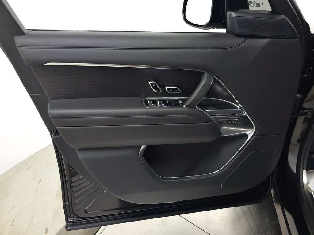 Certified 2026 Land Rover Range Rover SE AWD/4WD image 15