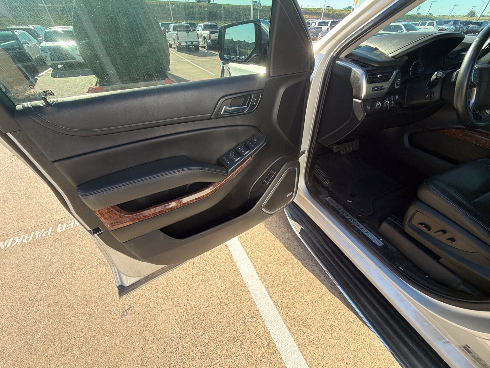 Used 2018 Chevrolet Suburban Premier AWD/4WD image 12