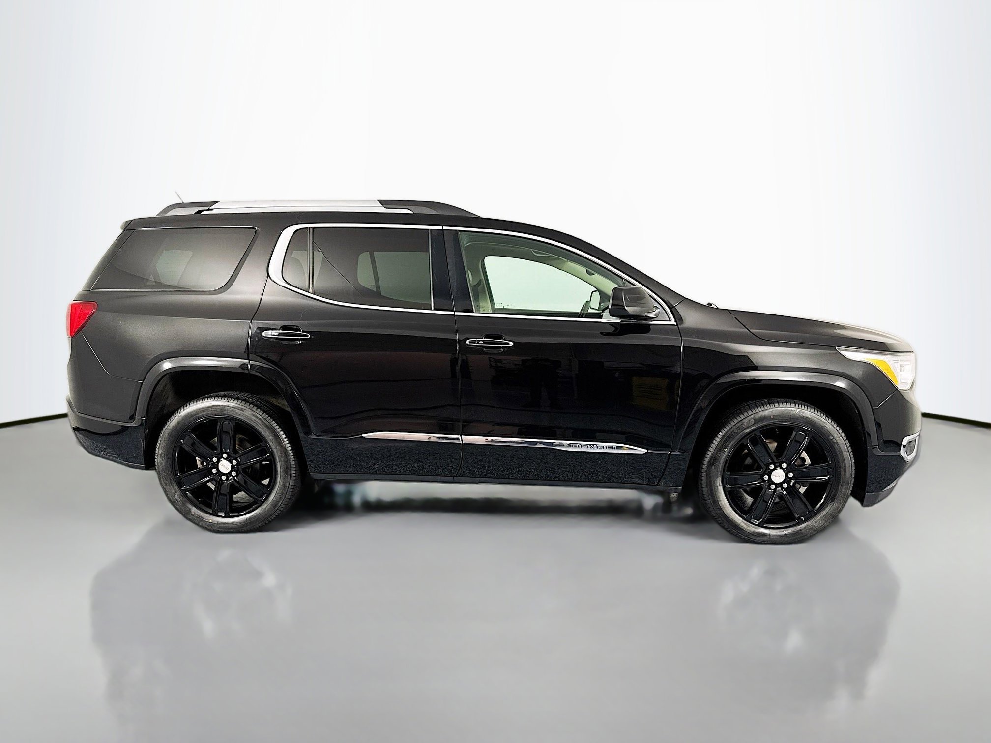 Used 2018 GMC Acadia Denali image 4