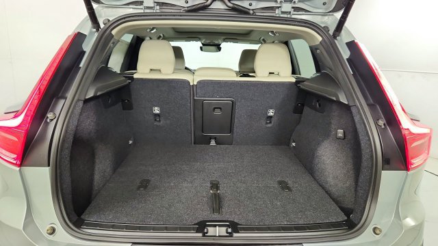 New 2026 Volvo XC40 B5 Plus w/ Protection Package Premier AWD/4WD image 39