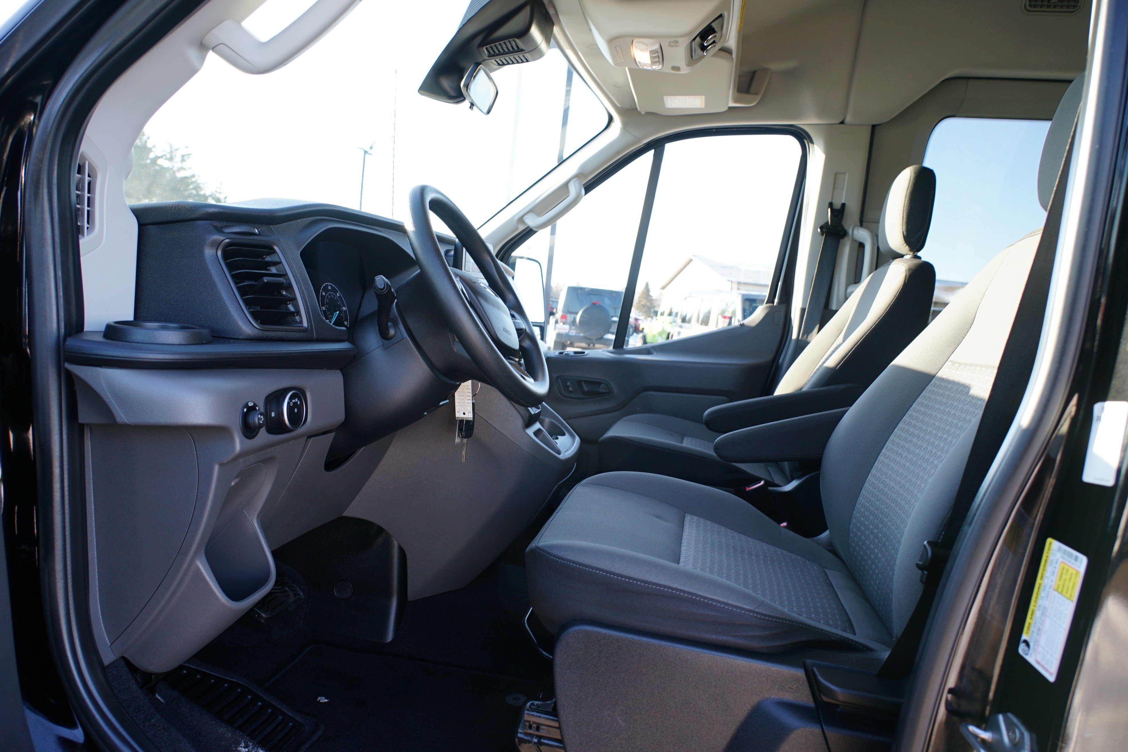 Used 2020 Ford Transit 350 XLT image 9