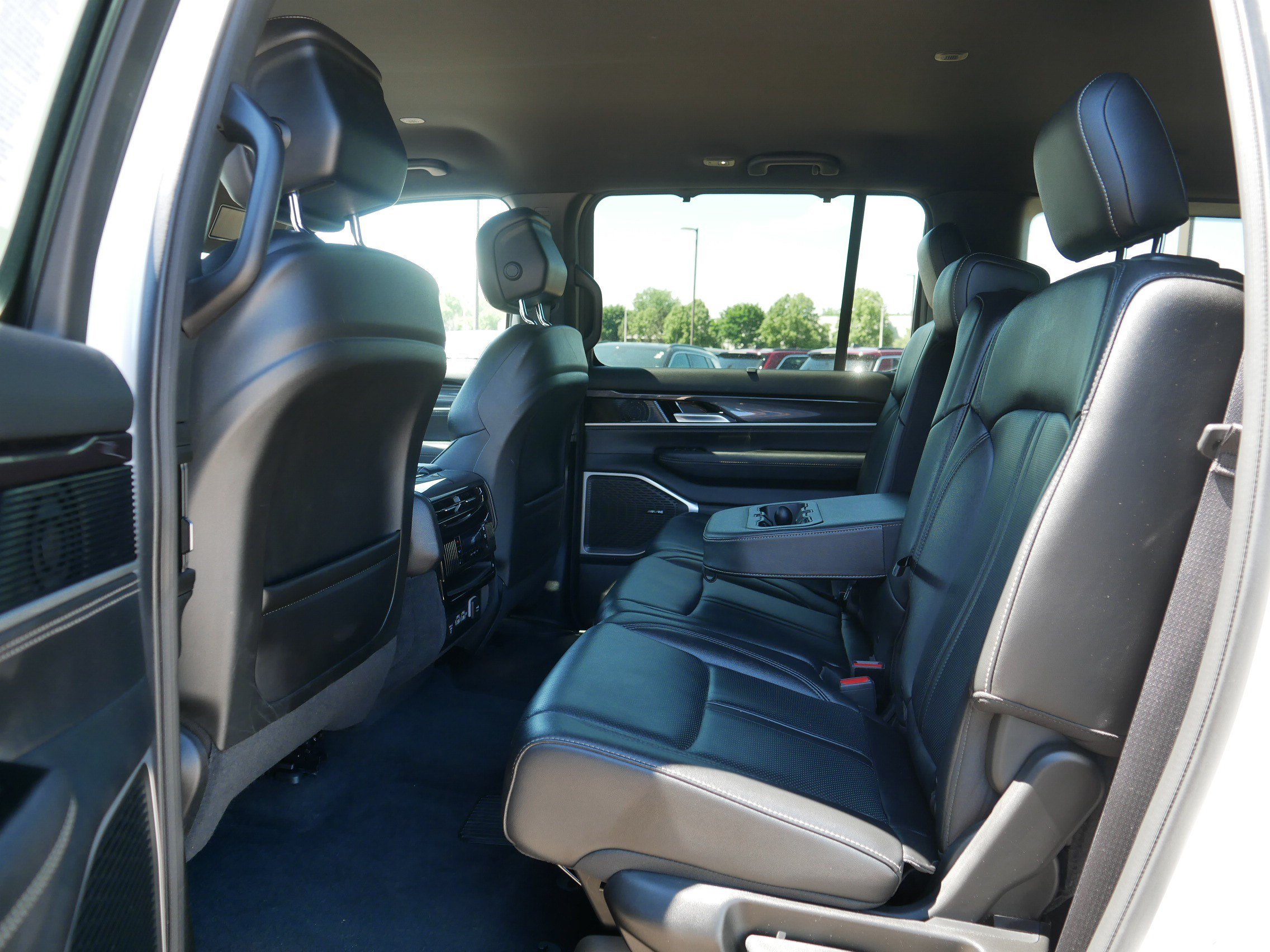 Certified 2024 Jeep Wagoneer 4WD w/ Convenience Group I image 35