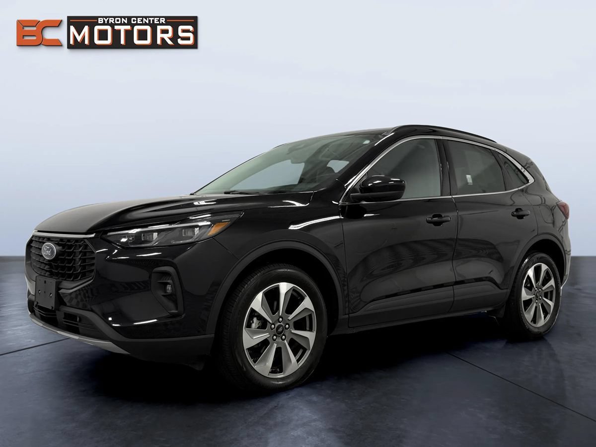 Used 2025 Ford Escape Platinum AWD/4WD image 2