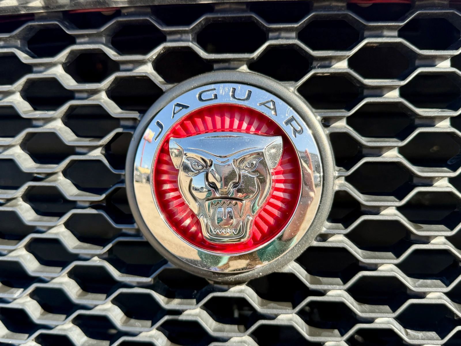 Used 2018 Jaguar F-PACE Premium image 37